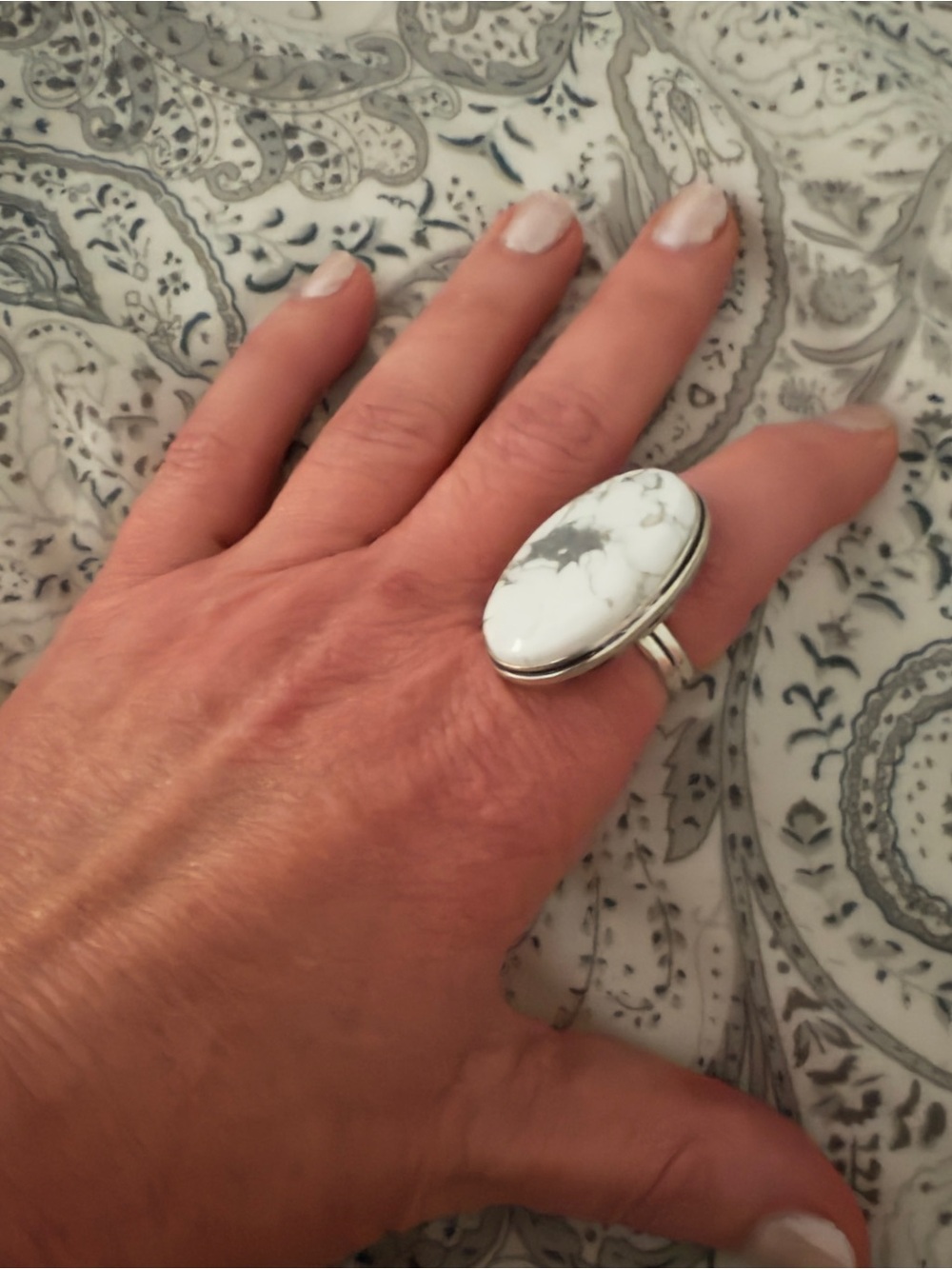 White Howlite Oval Statement Ring - Unbranded Sz 10